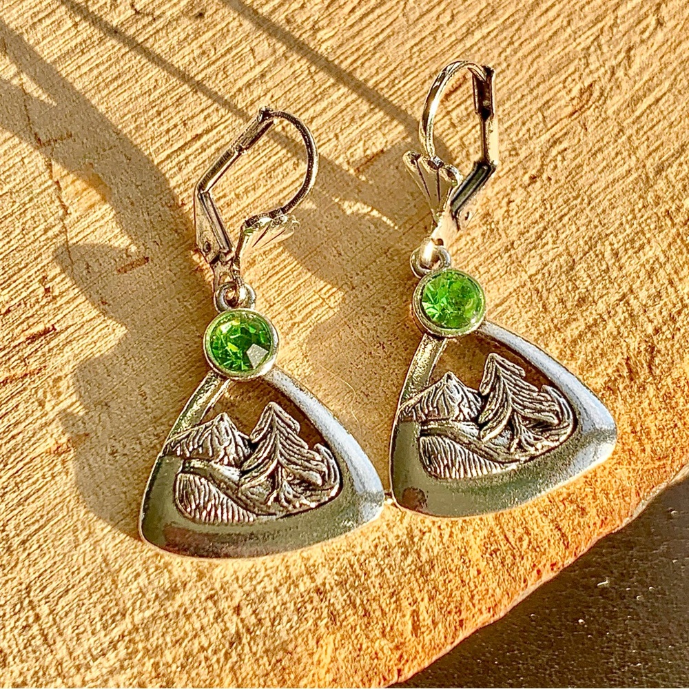๐๏ธ Engraved Etched Adventure Mountain Earrings - Picture 3 of 7